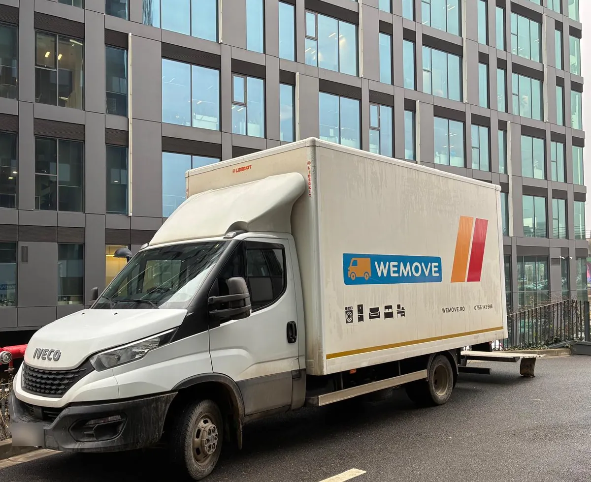 relocare firme birouri camion wemove bucuresti Camion WEMOVE pentru relocări firme și birouri în București