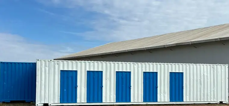 Unități de self storage WeMove în București, cu uși separate pentru fiecare client